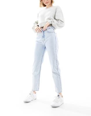 Pull & Bear - Mom-Jeans in Hellblau mit hoher Taille-Schwarz