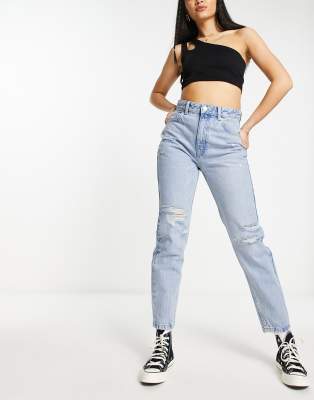 Pull & Bear - Mom-Jeans in Hellblau mit Rissen