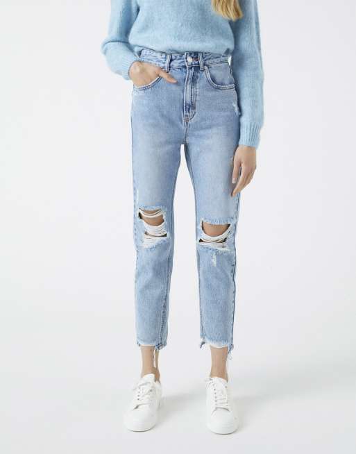 Pull&Bear - Mom-jeans med rifter i medium blå