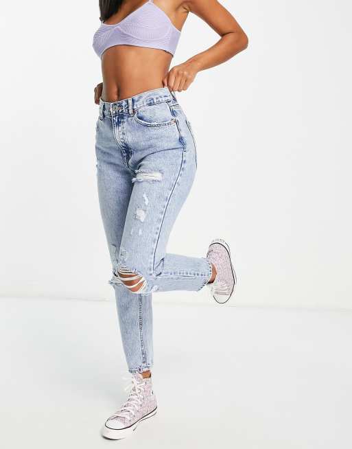Pull Bear Mom jeans met hoge taille en scheuren in middenblauw ASOS