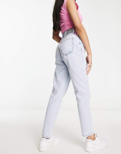 Pull Bear Mom jeans met hoge taille in lichtblauw ASOS