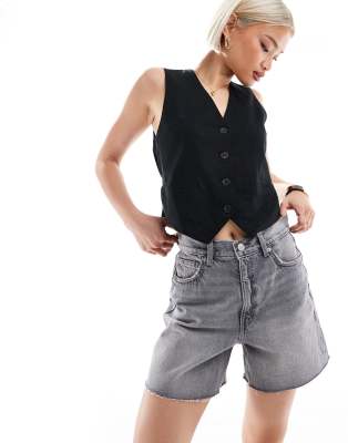 Pull & Bear - Mom-Jeans-Shorts in Grau mit hohem Bund