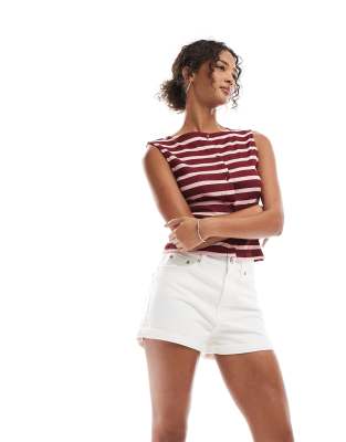 Pull & Bear - Mom-Jeans-Shorts in mittlerem Weiß