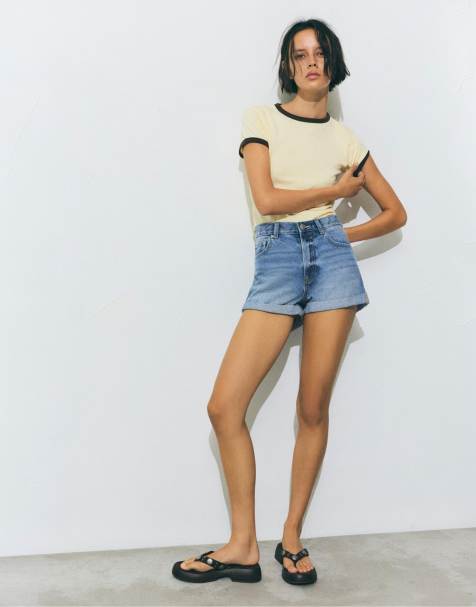 Pull&Bear – Mom-Jeansshorts in Mittelblau mit umgeschlagenem Saum - view 1
