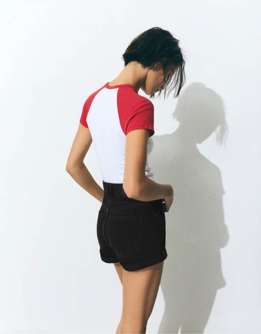 Pull&Bear – Mom-Jeansshorts in Schwarz mit umgeschlagenem Saum, 2 von 4