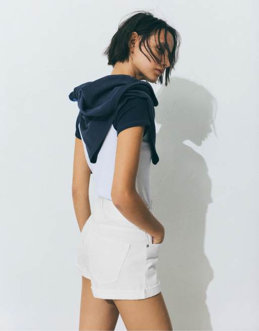 Pull&Bear – Mom-Jeansshorts in Weiß mit umgeschlagenem Saum, 2 von 4