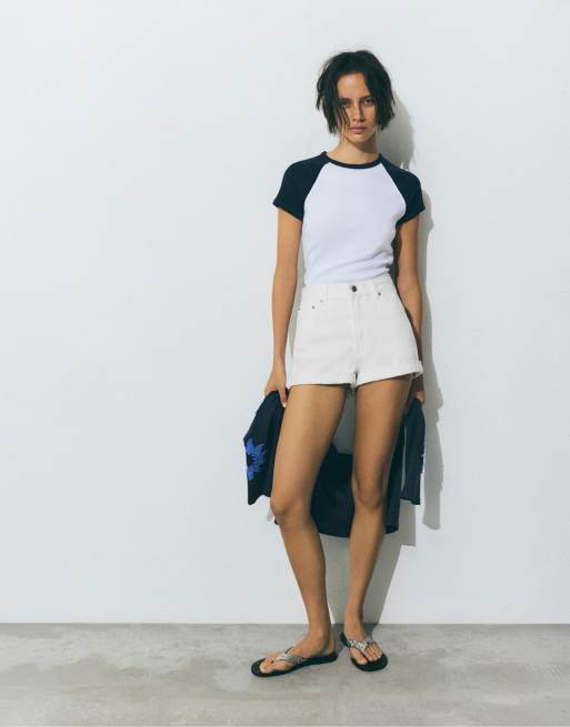 Pull&Bear – Mom-Jeansshorts in Weiß mit umgeschlagenem Saum, 4 von 4
