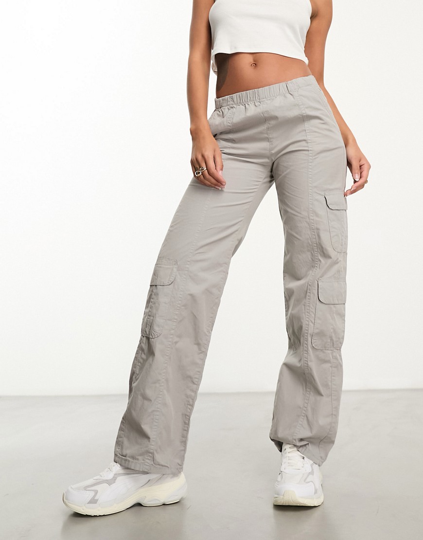 Pull & Bear multi pocket low waist cargo trouser in grey