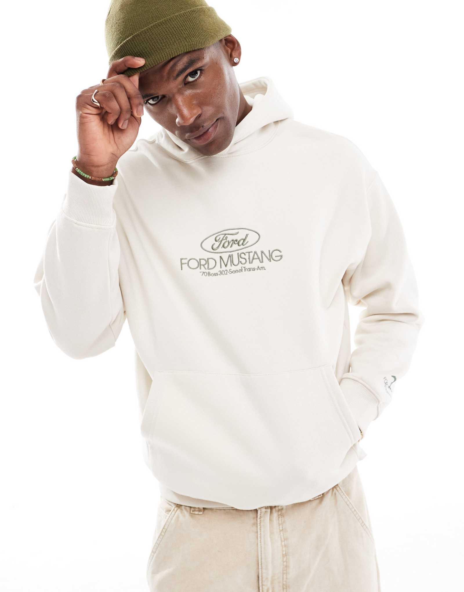 Толстовка с капюшоном Pull-Bear mustang с графическим принтом белого цвета 10590₽