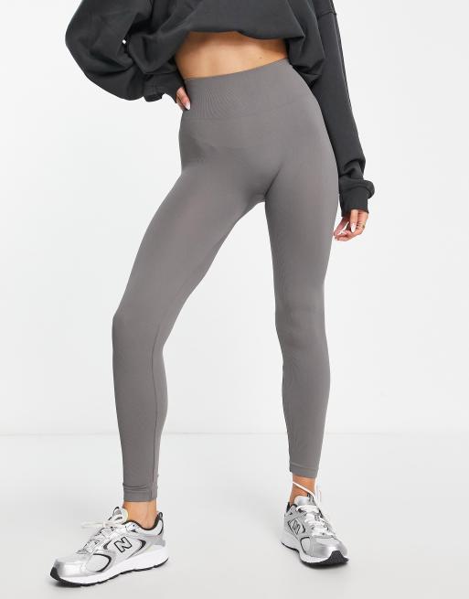 Pull&Bear – Nahtlose, gerippte Leggings in Anthrazit, Kombiteil