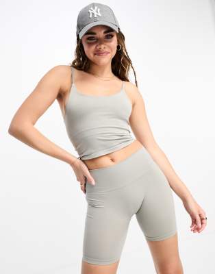 Pull & Bear - Nahtlose Legging-Shorts in Grau mit hohem Bund, Kombiteil