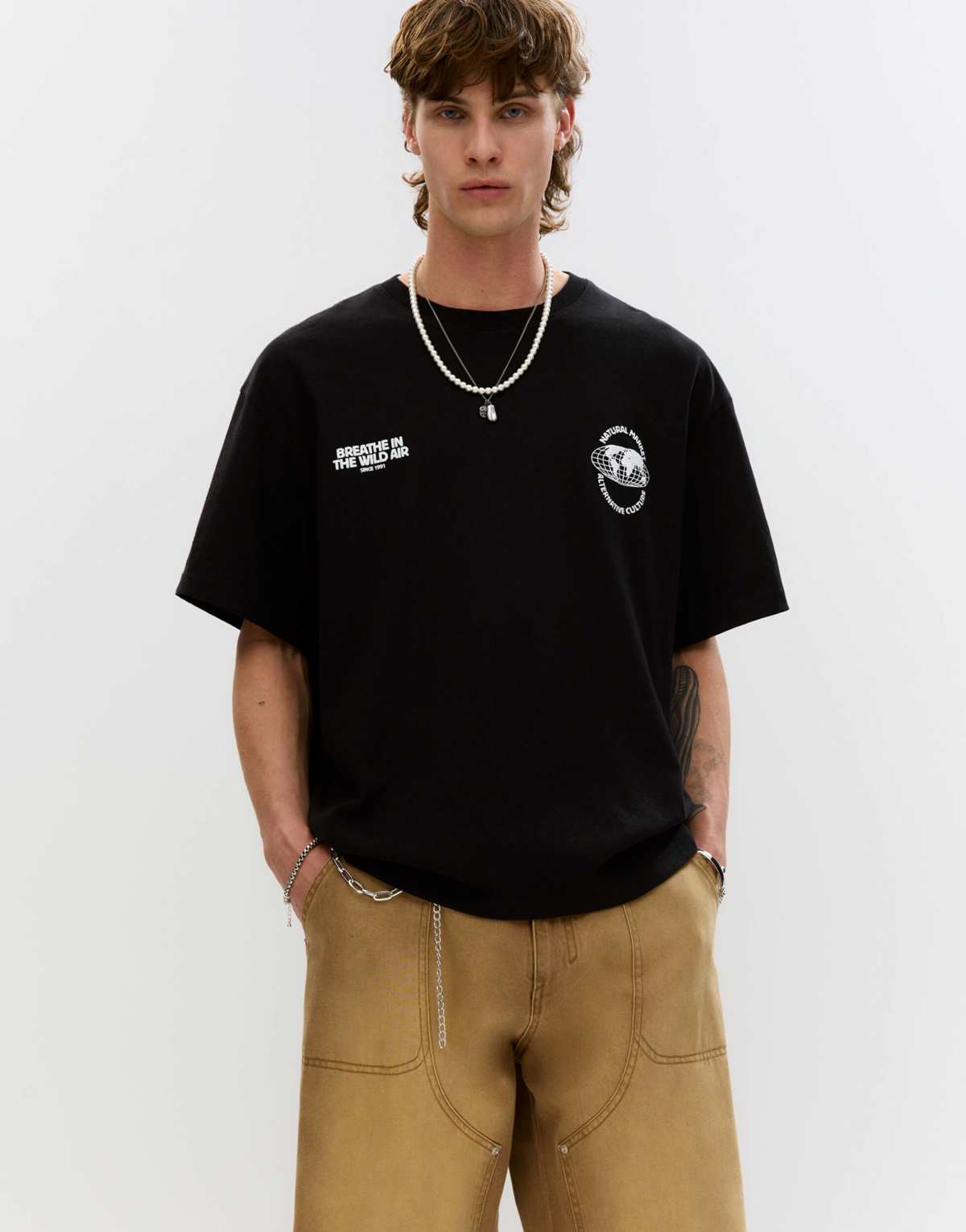 Pull&Bear natural market short sleeve t-shirt in black