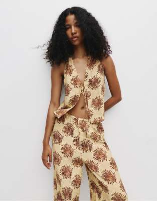 Pull & Bear - Neckholder-Oberteil in Gelb mit Print