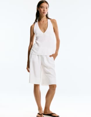 Pull & Bear - Neckholder-Top in Weiß mit Rückenausschnitt