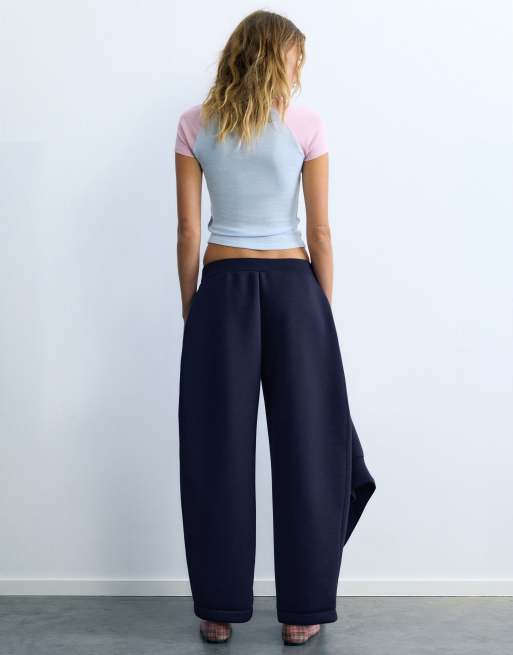 Pull&Bear Neoprene-effect barrel trousers in navy, 4 of 7