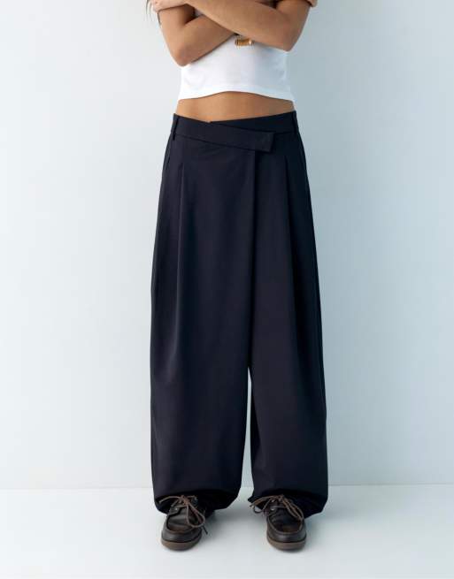 Pull&Bear - Nette broek met gekruiste taille in marineblauw, 2 van 4
