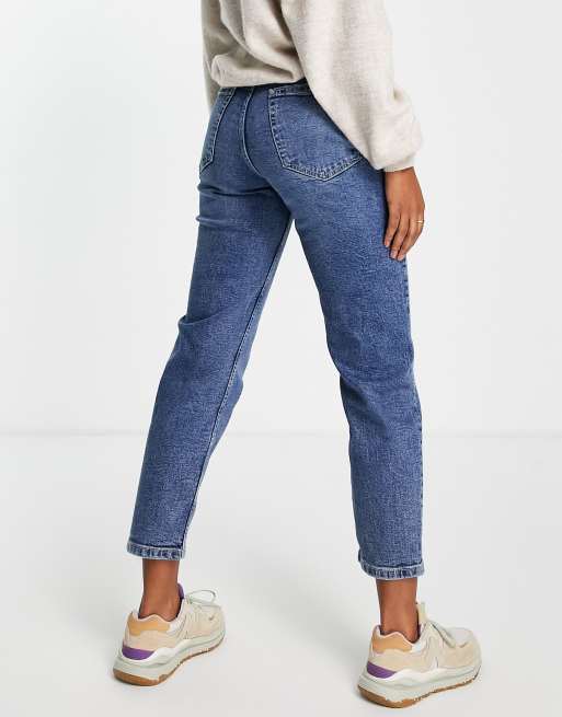 Pull&Bear – Niebieskie mom jeans o obcisłym kroju