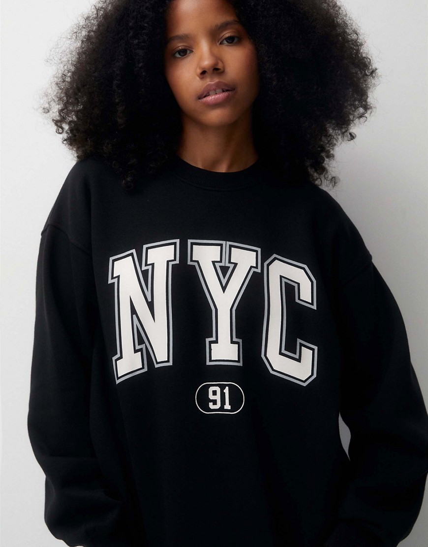 Pull & Bear ’NYC’ graphic sweatshirt in black