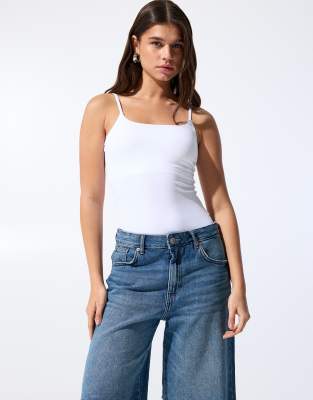 Pull & Bear - Oberteil aus Polyamid in Weiß mit dünnen Trägern