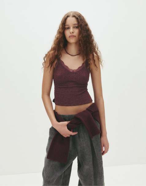 Pull&Bear – Oberteil in Burgunderrot mit Spitzenbesatz und Trägern - view 1