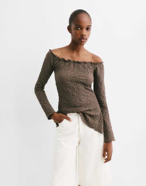 Pull&Bear – Oberteil in Ocker mit Carmen-Ausschnitt und Knitteroptik - view 1