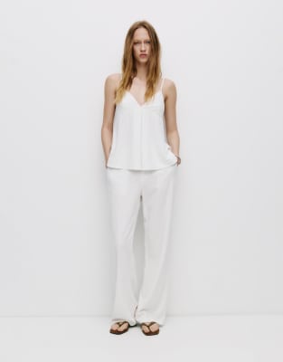Pull & Bear - Oberteil in Weiß mit Leinenanteil und Riemchenträger