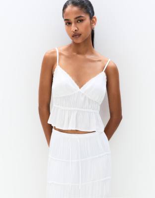 Pull & Bear - Oberteil in Weiß mit schmalen Trägern und Bahnendesign