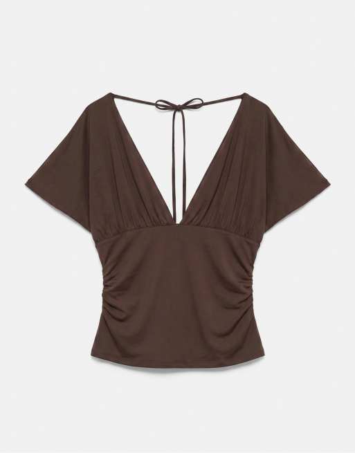Pull&Bear Oberteil mit V-Ausschnitt und Raffungen in Braun, 5 von 7
