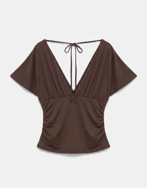 Pull&Bear Oberteil mit V-Ausschnitt und Raffungen in Braun, 7 von 7