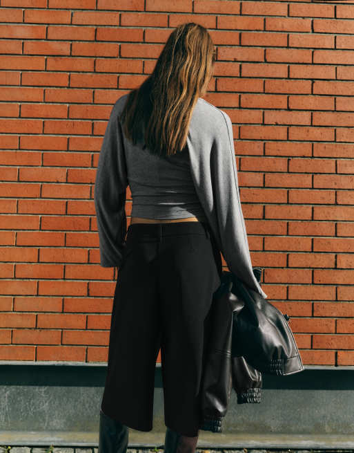 Pull&Bear Oberteil mit V-Ausschnitt und Raffungen in Graumeliert, 2 von 7