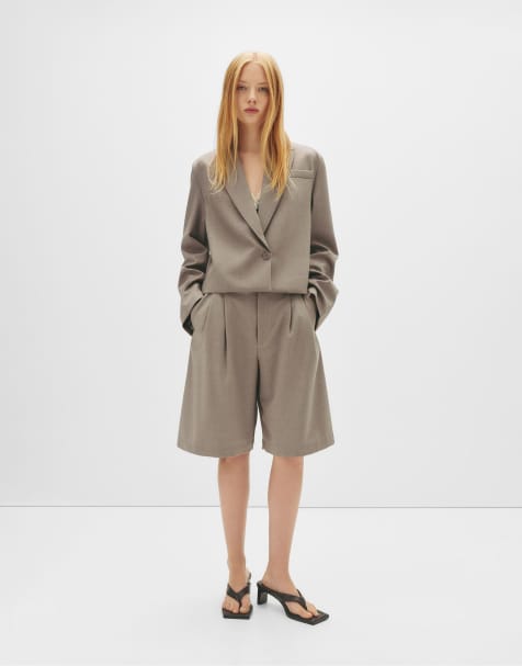 Pull&Bear – Ockrafärgade, uppklädda bermudashorts med veck - view 1