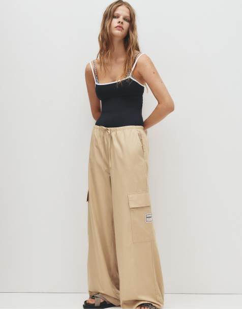 Pull&Bear - Okkerfarvede cargobukser med ballon-pasform og tekniske detaljer - view 1