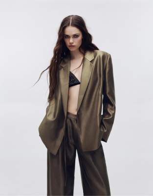 Pull & Bear - Oversize-Blazer in schimmerndem Braun mit Bindeband-Brown