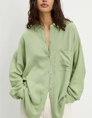 Pull & Bear - Oversize-Hemd in grüner Leinenoptik
