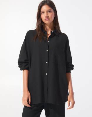 Pull & Bear - Oversize-Hemd in schwarzer Leinenoptik
