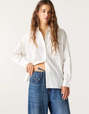Pull & Bear - Oversize-Hemdbluse aus Baumwolle in Weiß