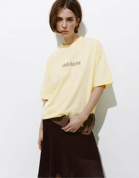 Pull&Bear – Oversize-T-Shirt in Gelb mit Grafikprint - view 1