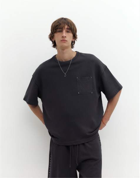 Pull&Bear – Oversize-T-Shirt in Grau mit nietenbesetzter Tasche - view 1