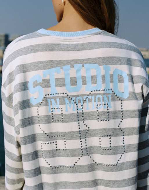 Pull&Bear Oversize T-Shirt mit Grafik und Streifen in Graumeliert, 2 von 7