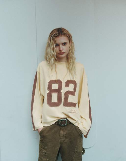 Pull&Bear oversized 82 T-shirt met print in geel, 2 van 7