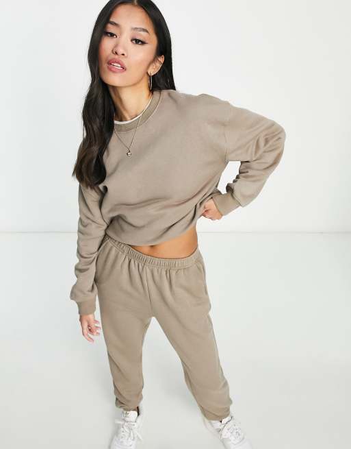 Tan sweatshirt and sweatpants new arrivals