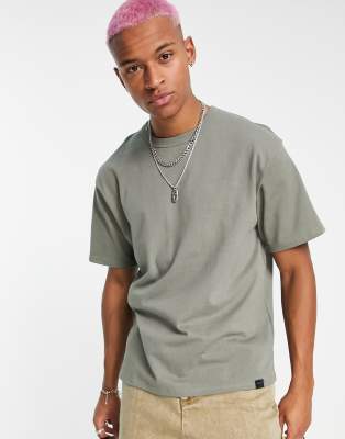 pull and bear v neck t shirt