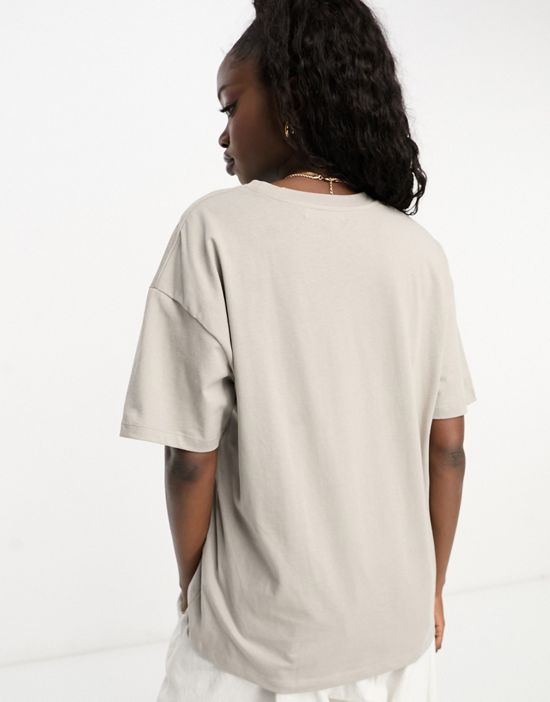 https://images.asos-media.com/products/pullbear-oversized-t-shirt-in-stone/204454010-3?$n_550w$&wid=550&fit=constrain