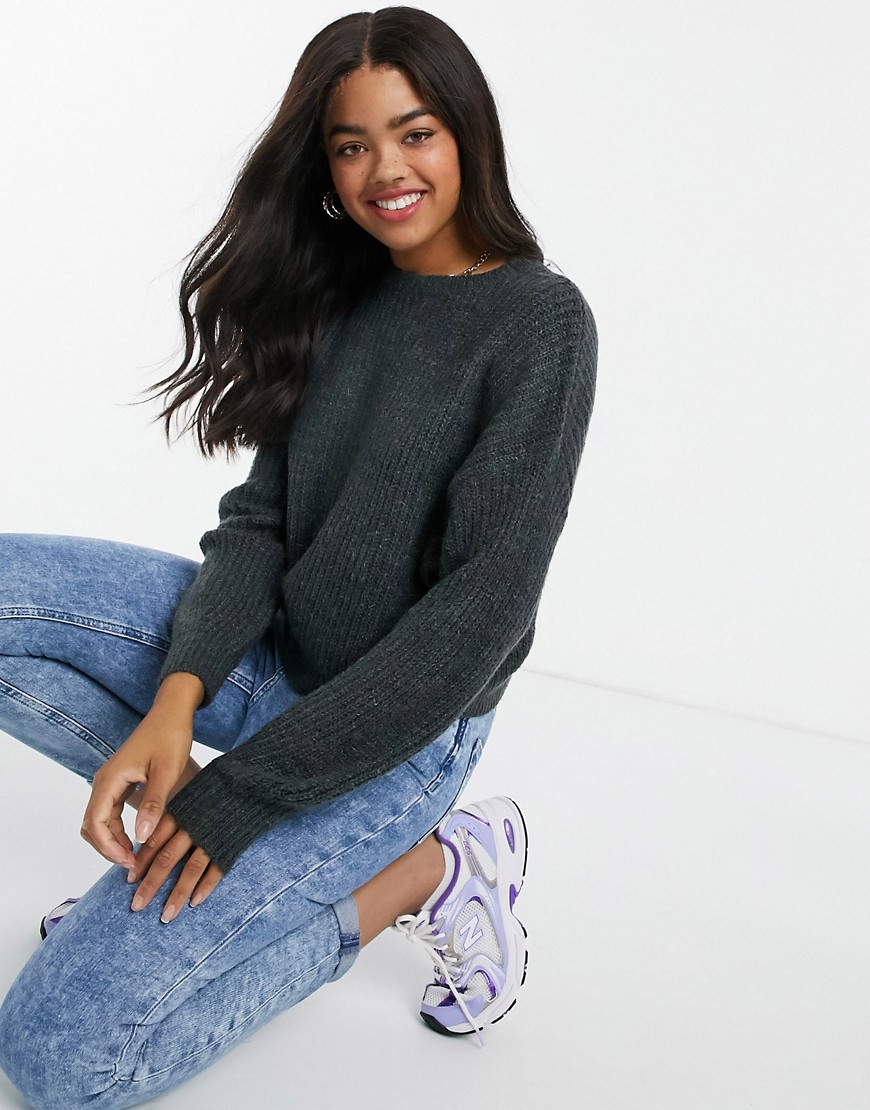 Pull & Bear pacific chunky knit sweater in charcoal-Grey