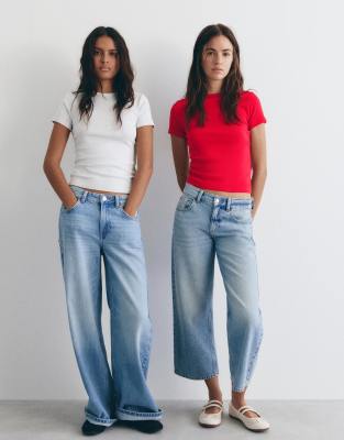 Pull & Bear - Pack mit figurbetonten T-Shirts in Rot