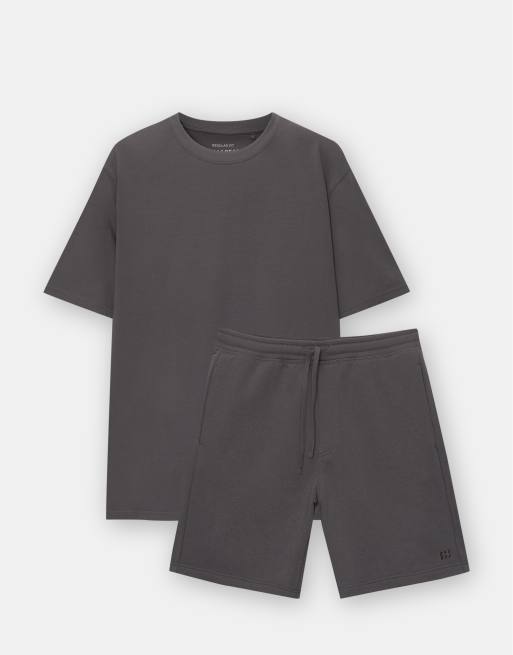 Pull&Bear pack of basic bermuda shorts and t-shirt in anthracite grey, 5 of 7
