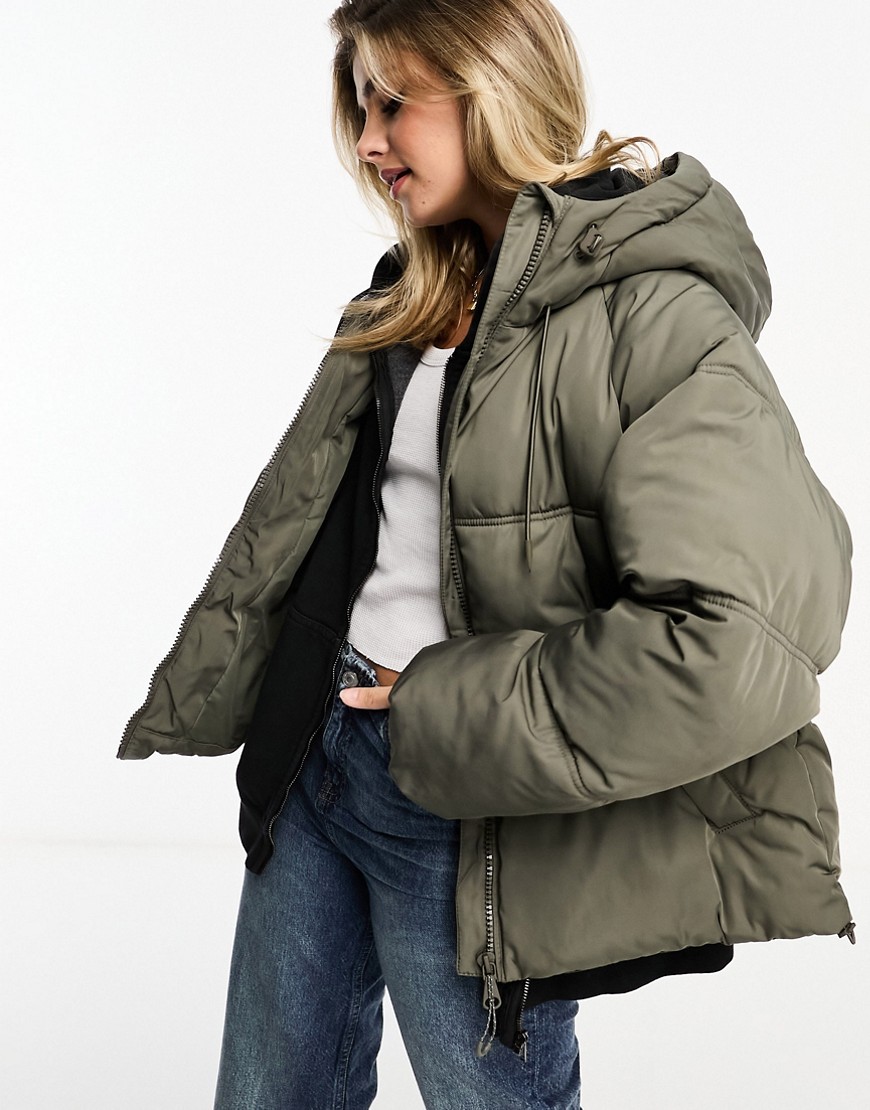 Pull & Bear padded puffer jacket with hood in khaki-Green