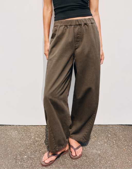 Pull&Bear pantalon barrel à taille élastiquée marron, 4 de 7