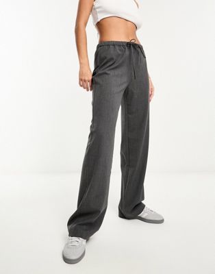 Pull&Bear drawstring waist wide leg trouser in dark grey - ASOS Price Checker