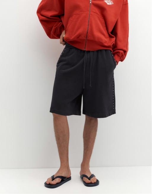 Pull&Bear - Pantaloncini bermuda da jogging grigi con borchie, 3 di 4